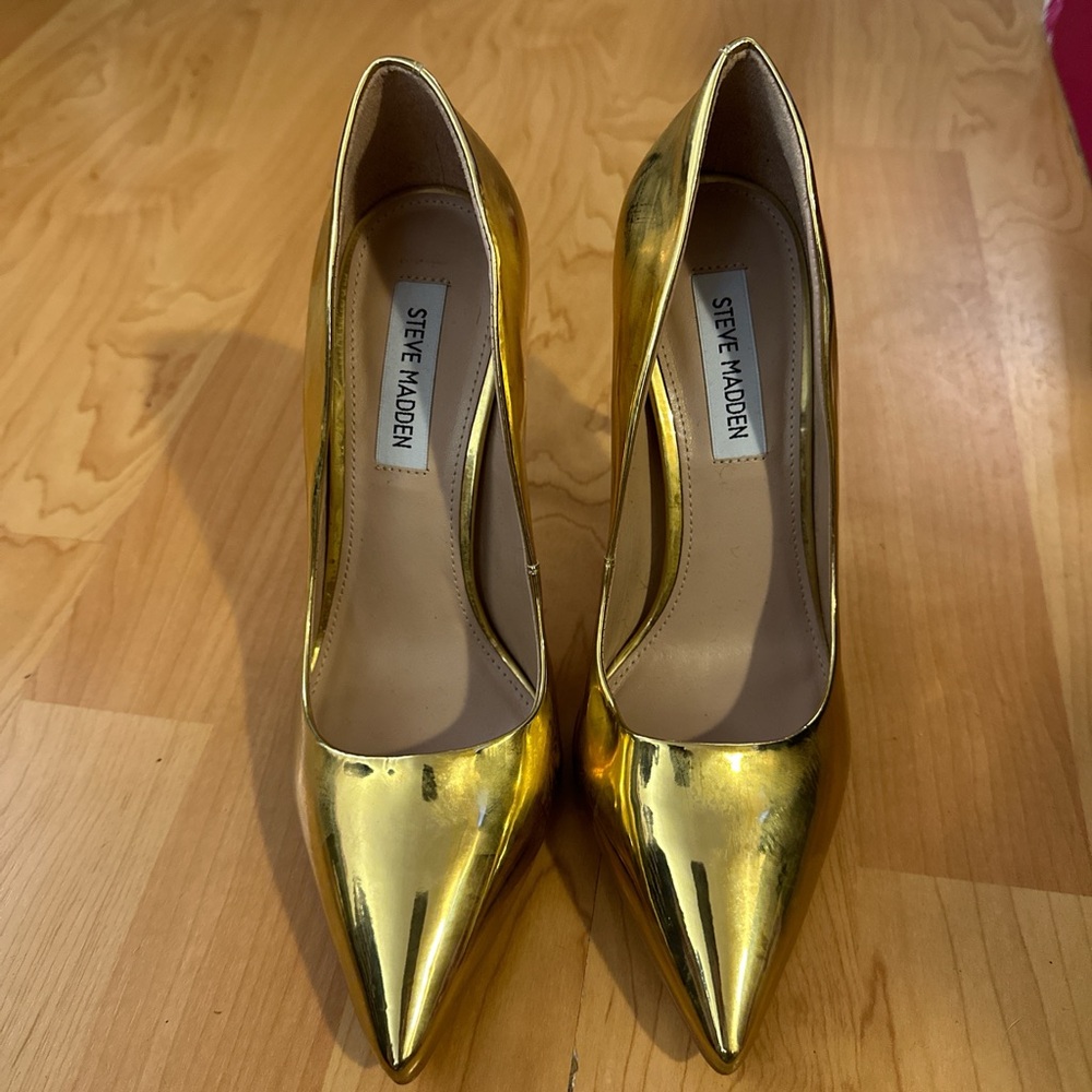 Steve Madden Gold high heel patent pumps size 8.5
